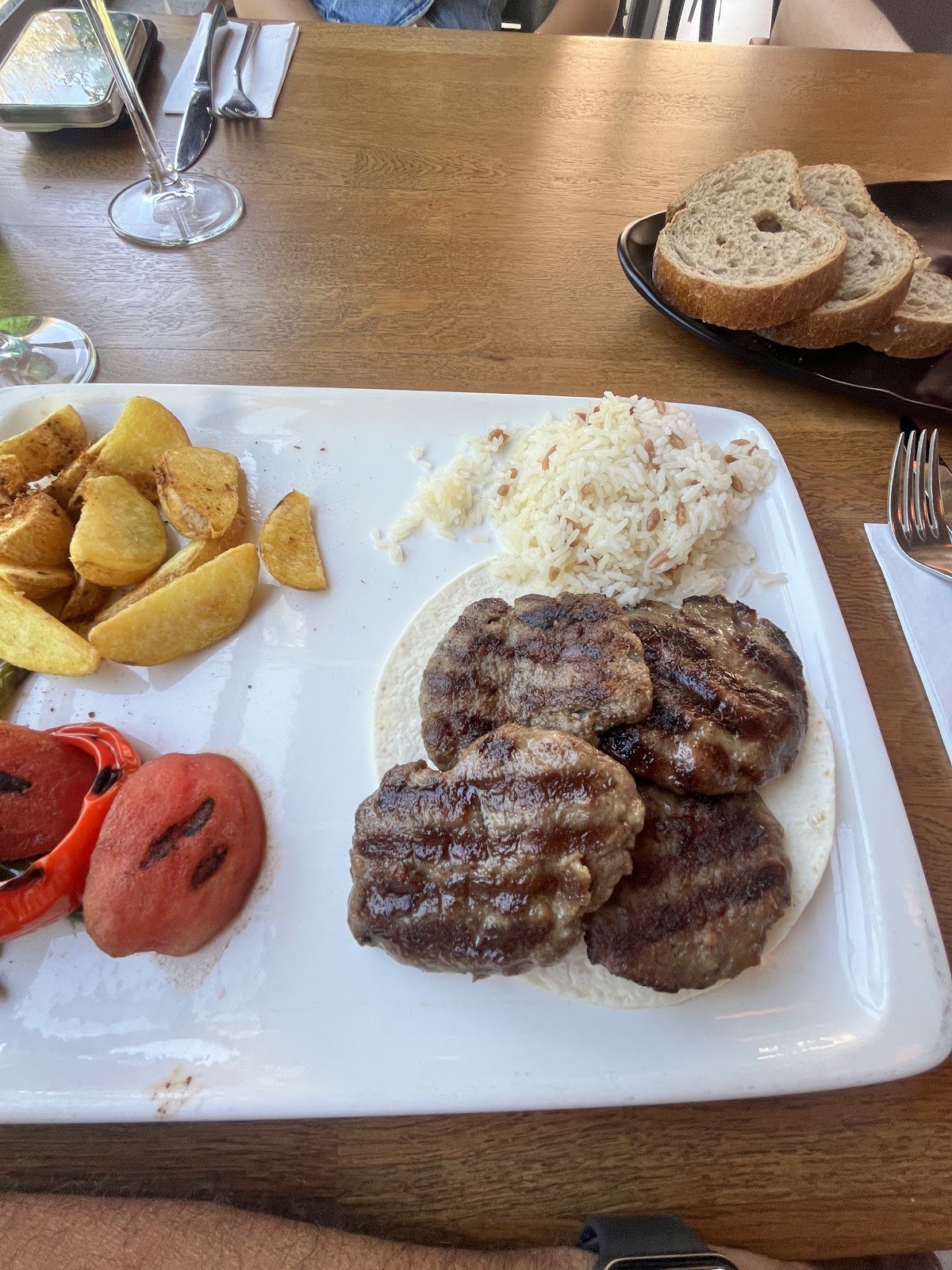 Izgara Köfte Tabağı